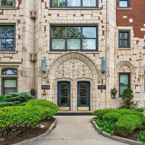 REFINED LAKEFRONT LIVING IN EXPANSIVE DUPLEX CO-OP