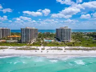 Beautiful First Floor Promenade Condominium