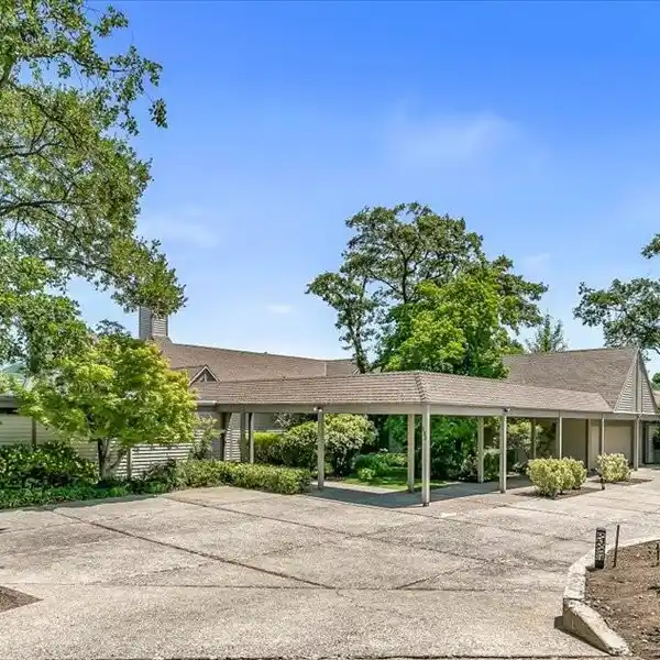 EXCEPTIONAL CUSTOM CONTEMPORARY AT ROGUE VALLEY COUNTRY CLUB