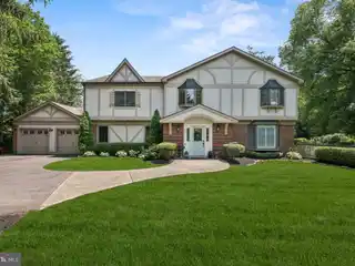 Private Tudor Retreat with Resort-style Pool