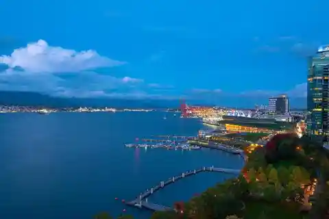 Prime Waterfront Residence in the City