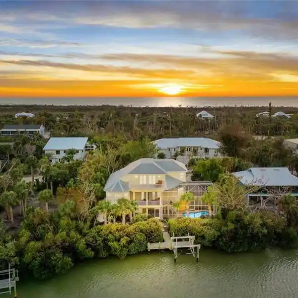 PRIVATE ISLAND RETREAT ON DINKINS BAYOU
