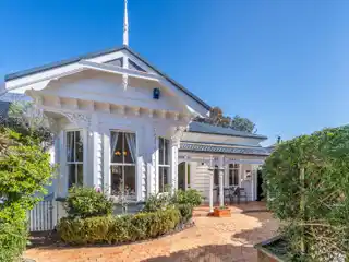 Private Parnell Retreat with Wraparound Verandah