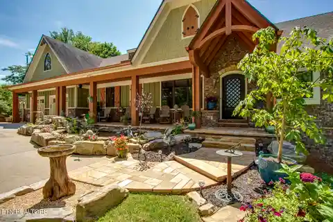 One-Of-A-Kind Luxury Estate in Loudon