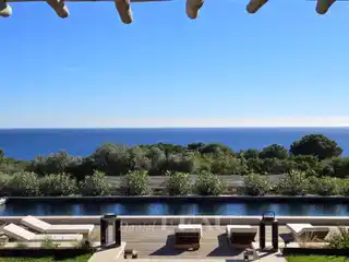 Exceptional Meticulously Renovated Apartment
