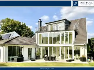 Immaculate Villa on Sunny Property