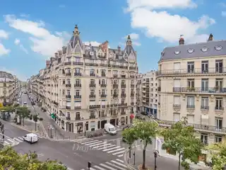 Renovated Apartment in Early 20th-Century Freestone Building