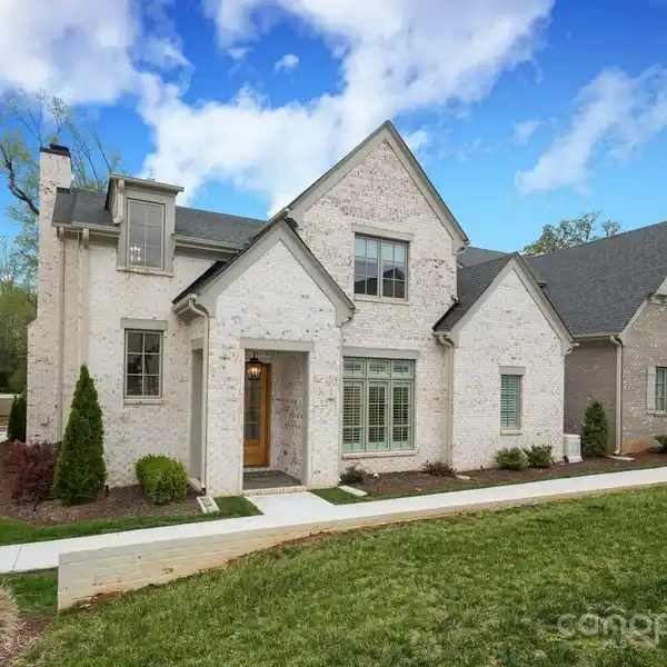 REFINED LIVING WITH PREMIUM FEATURES