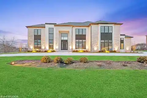 Sensational Lighting and Statement Chandeliers