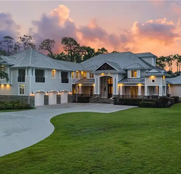 RARE LUXURY ESTATE IN THE HEART OF NAPLES