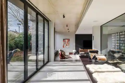 Magnificent Home in a Peaceful Setting