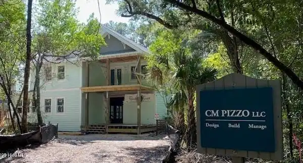 LUXURIOUS MARITIME RETREAT