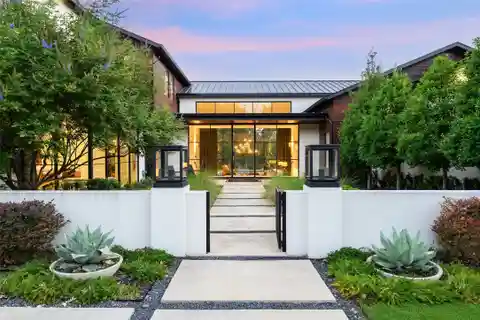 One-Of-A-Kind Retreat in the Heart of Dallas