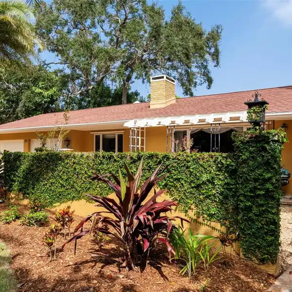 TIMELESS ELEGANCE MEETS PRIME LOCATION