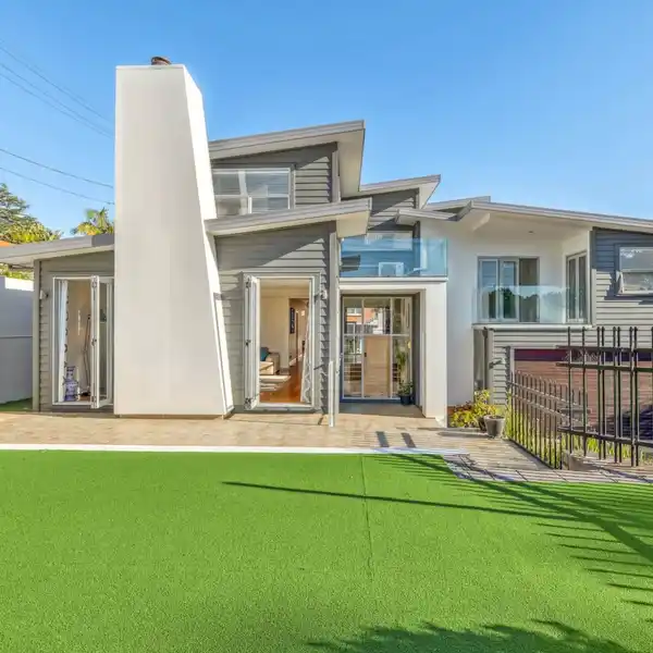BEAUTIFUL HOME CRAFTED TO THE HIGHEST STANDARDS