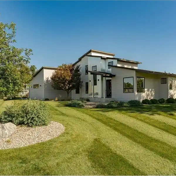 MODERN HOME IN SOUGHT-AFTER MAYO WOODLANDS