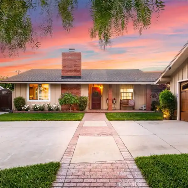 SPACIOUS CHARMER IN THE HEART OF ROSSMOOR