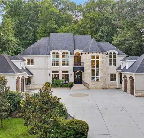 EXCEPTIONAL EUROPEAN-INSPIRED ESTATE