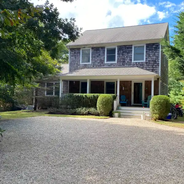 CENTRALLY LOCATED SUMMER RETREAT