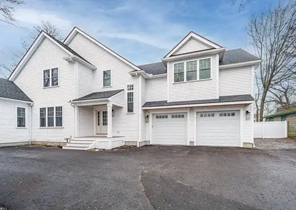 STYLISH YOUNG TOWNHOME