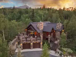 Luxurious and Functional Mountain Living