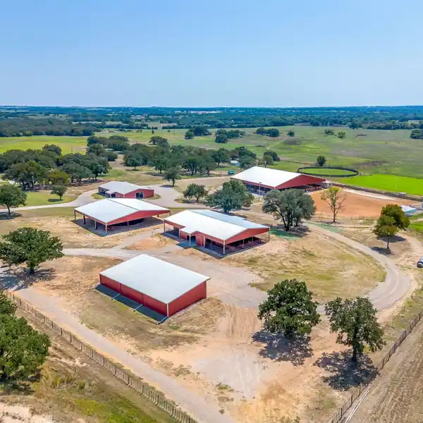 WORLD-CLASS 122-ACRE CUTTING HORSE RANCH RETREAT