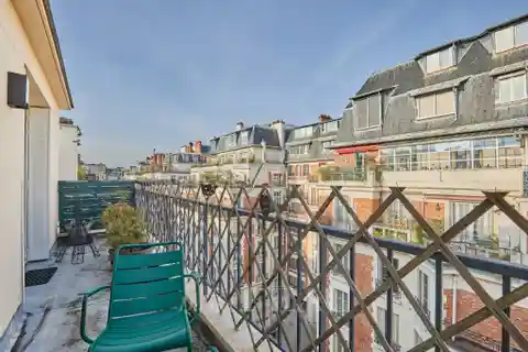 Perfectly Maintained Penthouse with Dual Exposure