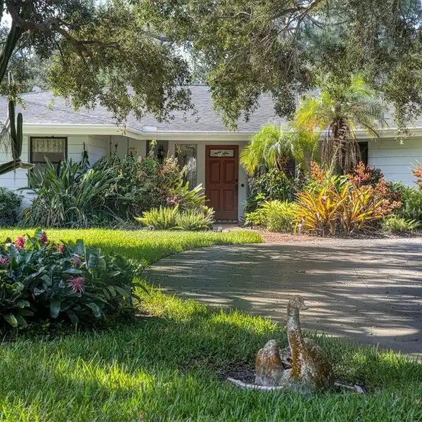 EXPANSIVE LOT IN OLD FOREST LAKES