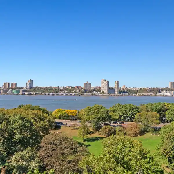 BEAUTIFUL YEAR-ROUND HUDSON RIVER VIEWS