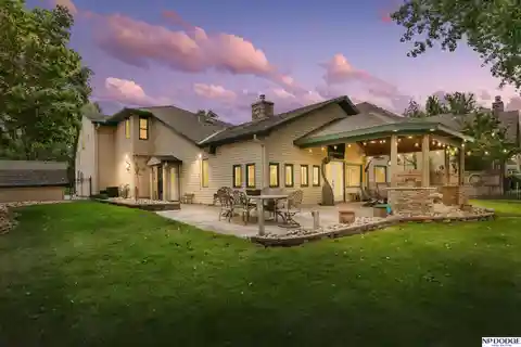 Ultimate Entertainer's Waterfront Dream