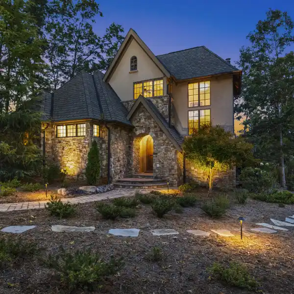 EXQUISITE MOUNTAIN LIVING