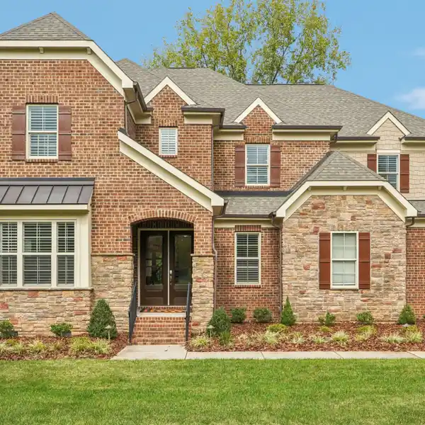 EXTRAORDINARY HOME WITH EXCEPTIONAL DESIGN