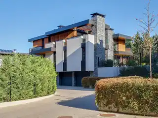 Modern New House in a Boutique Gated Complex