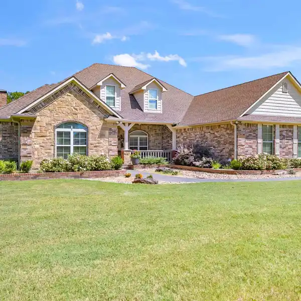 COUNTRY LIVING ON EIGHT ACRES IN STALLION LAKE RANCH