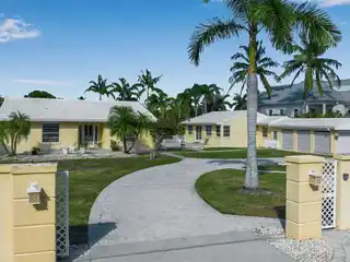 Island Charm with Private Guest Retreat