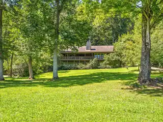 Peaceful Six-Acre Mountain Retreat