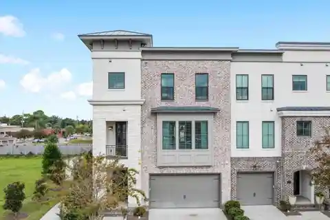 Modern Design with an Unbeatable Location