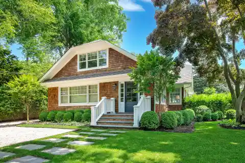 Bridgehampton Village Cottage with Private Backyard Oasis