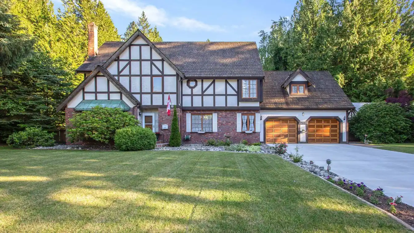 Custom Home on over an Acre in Sought-after Cedar Ridge