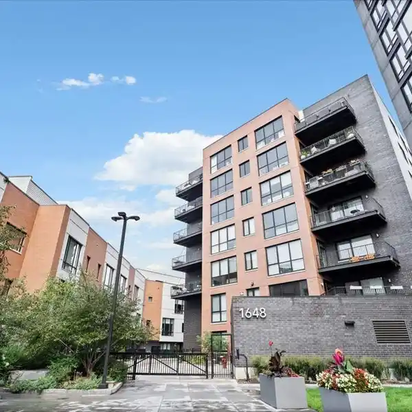 LUXURIOUS HOME WITH PERFECT BLEND OF CITY LIVING AND PRIVACY