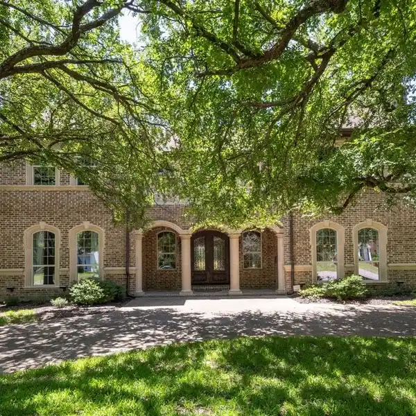 TIMELESS EUROPEAN DESIGN MEETS MODERN COMFORT