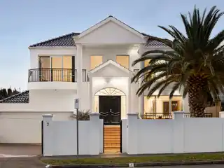 Low-Maintenance Luxury with Impressive Scale