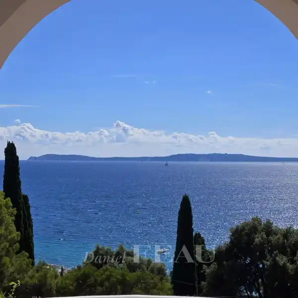 RECENTLY RENOVATED PROPERTY WITH PANORAMIC SEA VIEW
