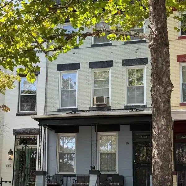 EXPANSIVE COLONIAL WITH ENDLESS POTENTIAL