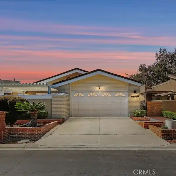 STYLISH SINGLE-LEVEL HOME