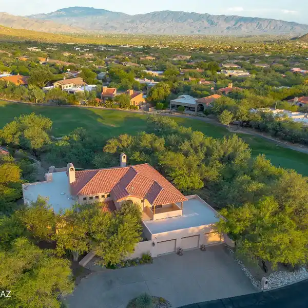 EXCEPTIONAL HOME OVERLOOKING THE CANYON GOLF COURSE
