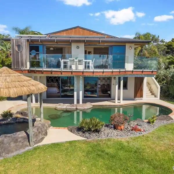 EXCEPTIONAL CLIFF-TOP RESIDENCE