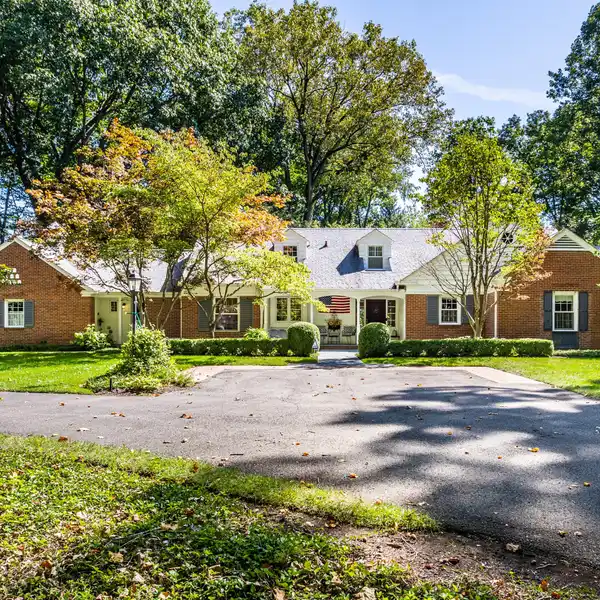 EXQUISITE CAPE COD RESIDENCE