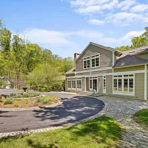 EXQUISITE ARCHITECT-DESIGNED CUSTOM HOME
