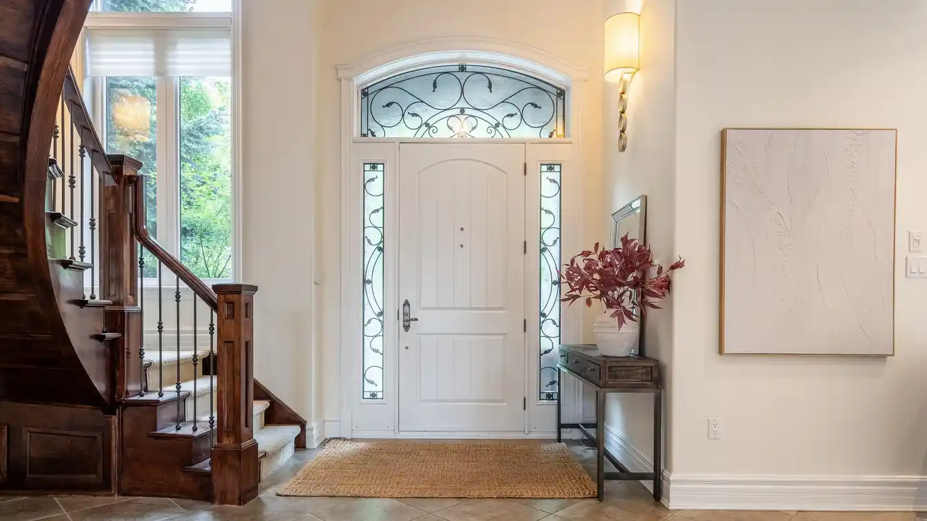 Spacious Custom Bungaloft in Old Ancaster